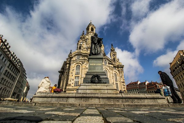 Découvrez 5 Conseils Incontournables pour Réduire les Coûts de Votre Séjour à Disney